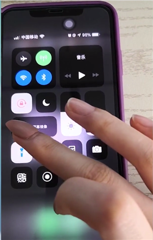 iphone关闭手电筒快捷方法我来教你截图