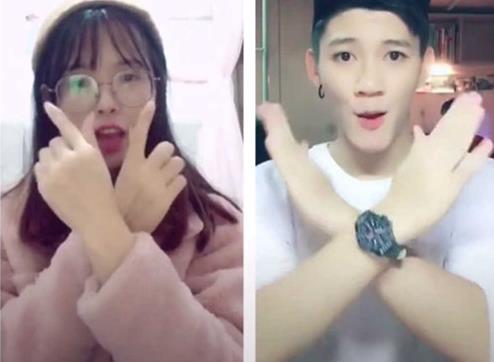 小编分享在抖音里将双画面视频合在一起的具体步骤。