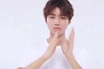 小编分享在抖音里TFBOYS手指舞的跳法今天分享。