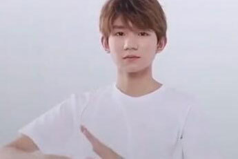 在抖音里TFBOYS手指舞的跳法我来教你截图