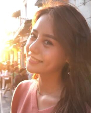 今天分享教大家使用抖音APP拍摄出打响指让天空变暗的视频。