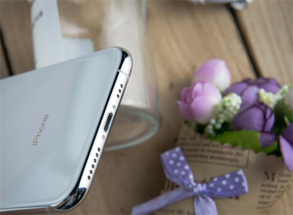 小编教你iPhonexs中充不进去电的解决方法。