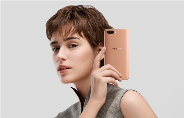 今天说说在oppor11s中设置闹钟的具体步骤。