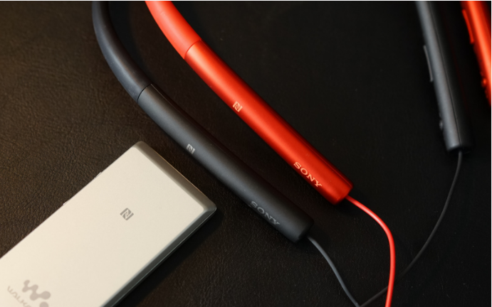 今天说说索尼MUC-M2BT1蓝牙耳机升级线连接设备的图文教程。