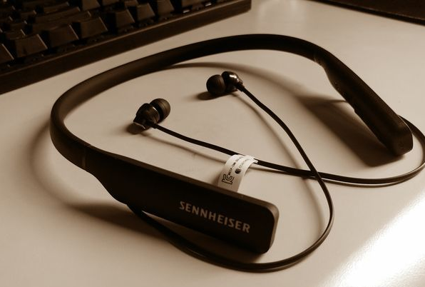 小编教你森海塞尔CX7.00BT耳机进行连接的方法讲解。