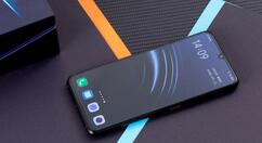 今天分享iQOO设置抬手亮屏的操作流程。