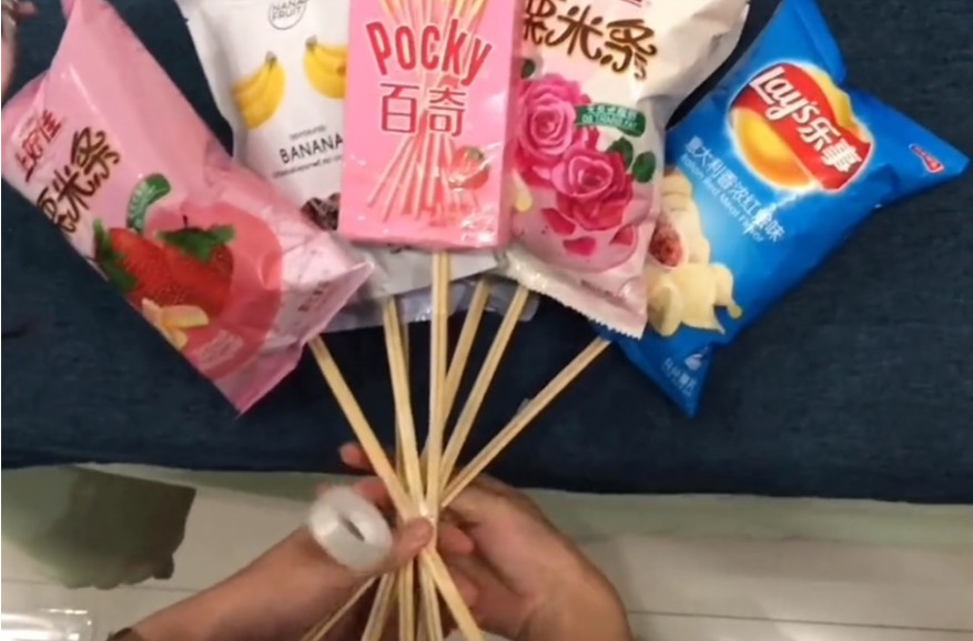 冬天的第一个零食花束怎么做？冬天的第一个零食花束制作方法以及图片我来教你截图