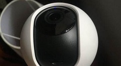 小编分享小米摄像机云台版如何插入内存卡。