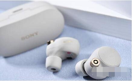 关于索尼wf-1000xm4在哪里查看电量。