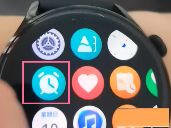 关于华为watch3Pro怎么设置闹钟。