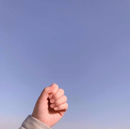 美图秀秀中P图手握花束操作教程截图