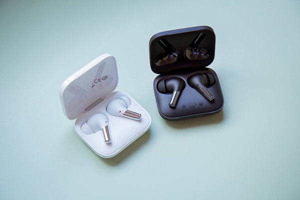 一加budspro有几个颜色。