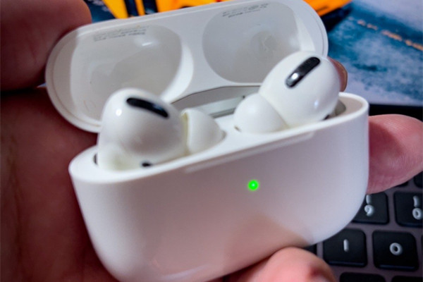 airpods如何开机