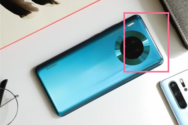 华为mate30nfc感应区在什么地方。