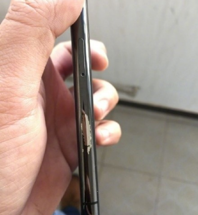 苹果iPhone X出现掉漆现象，用户不满