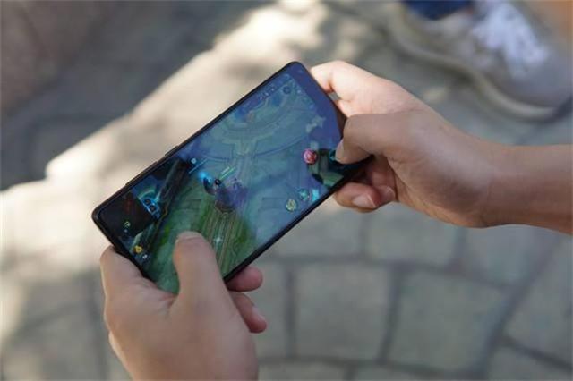 新买的手机很流畅，可为何用一段时间后就开始卡顿？