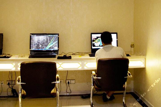 我来教你网线和wifi哪个信号好。