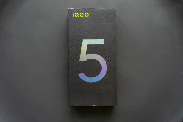 小编教你IQOO5和IQOO5Pro对比评测。