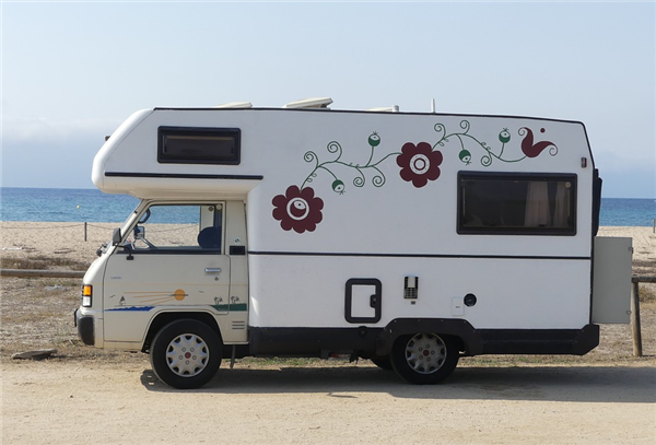 我来教你高德房车导航功能怎么用。