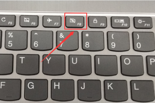 win10摄像头打开一直出现斜杠怎么办。