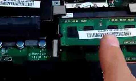 WIN8笔记本安装内存条的操作方法截图