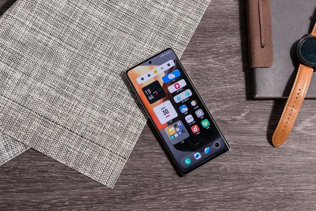 关于iqoo9值得买吗 。。