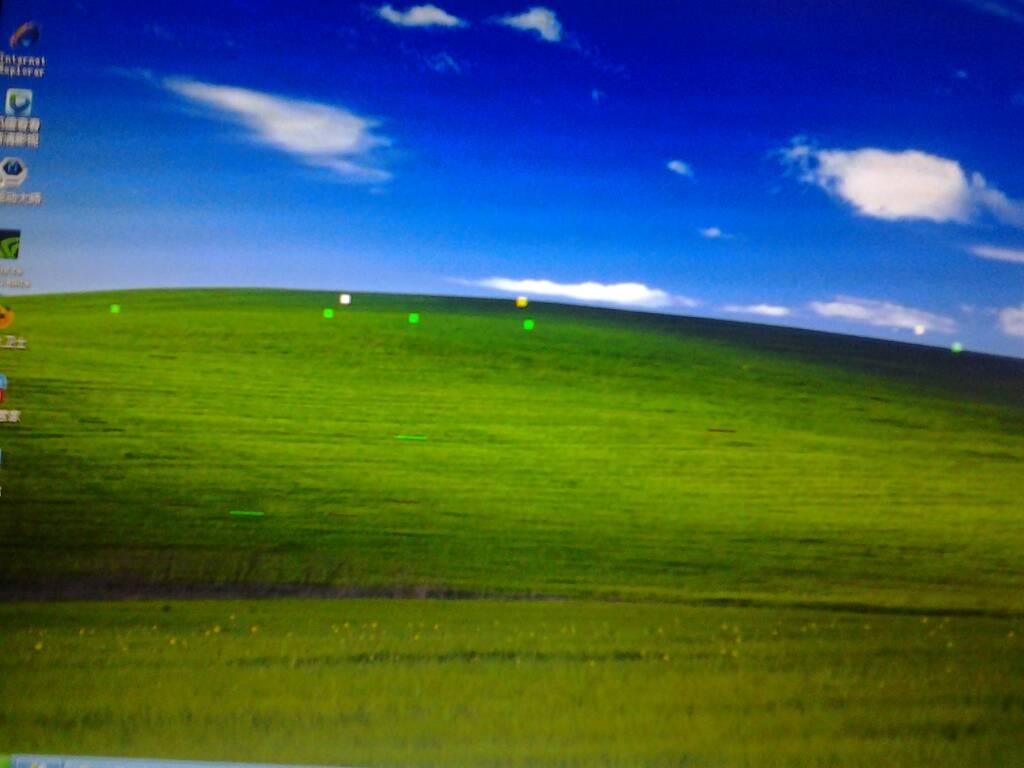 小编教你电脑屏幕上有许多彩色小点怎么回事