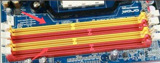 关于电脑内存条如何安装