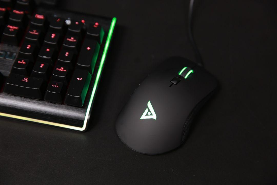 小编教你电脑鼠标一直闪烁怎么处理