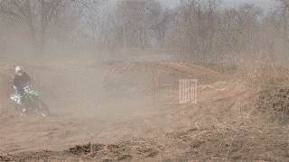 爱剪辑如何制作字幕颤抖特效?