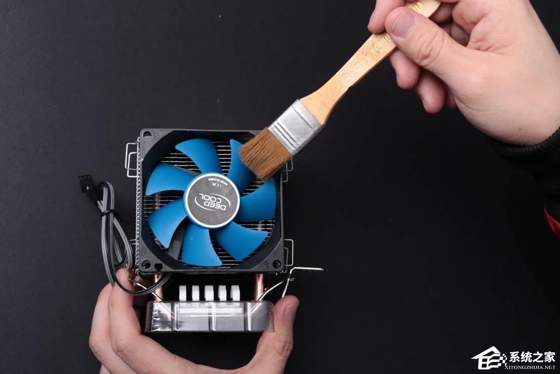 电脑主机灰尘如何清理?清理台式机灰尘有什么注意事项?