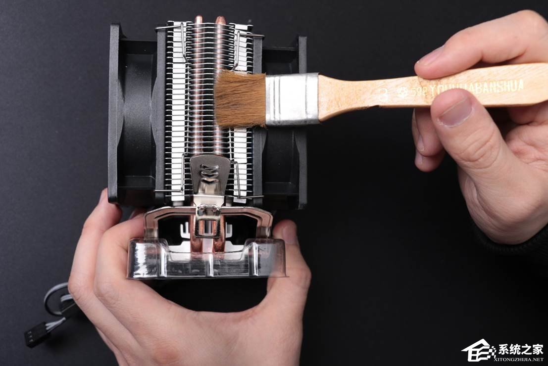 电脑主机灰尘如何清理?清理台式机灰尘有什么注意事项?