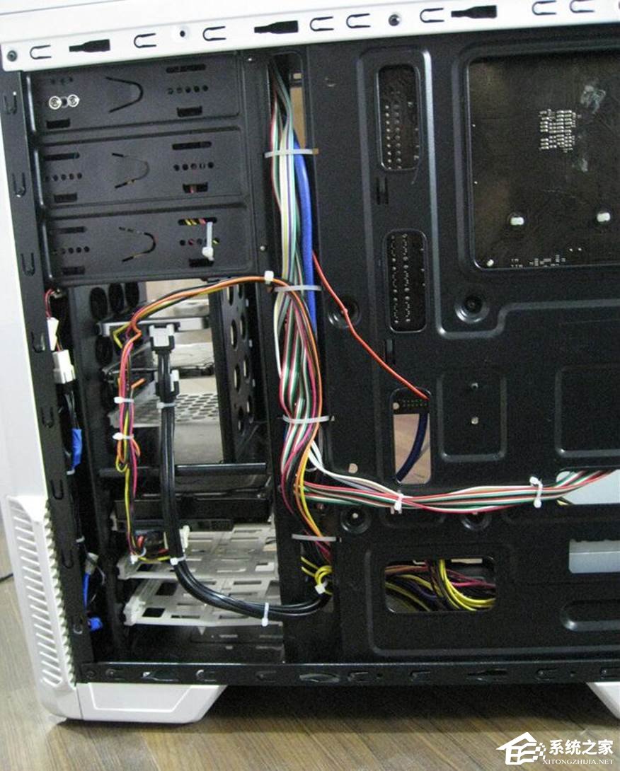 电脑主机灰尘如何清理?清理台式机灰尘有什么注意事项?