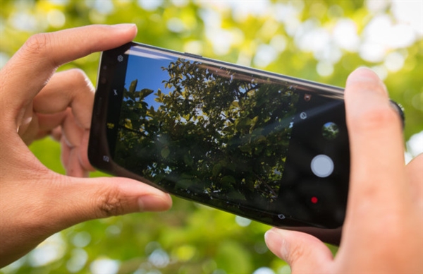 关于三星S8手机相机无法对焦的解决步骤。